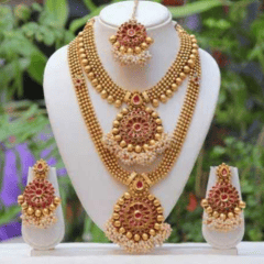 Manufacturer, Exporter, Importer, Supplier, Wholesaler, Retailer, Trader of Necklace Set in New Delhi, Delhi, India.